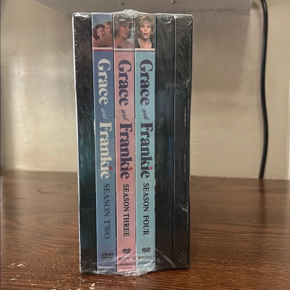 Grace and Frankie Season One- Six ( 1-6) DVD Box Set - Picture 3 of 4